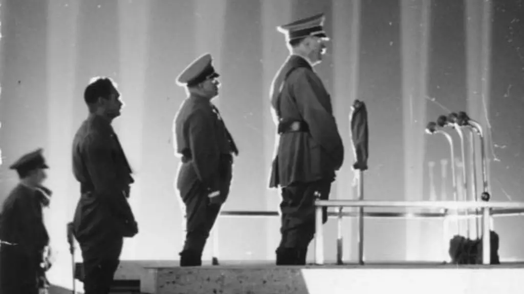 How much did benito mussolini weight?