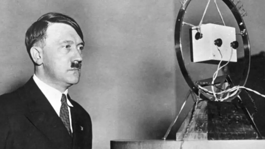 When and where was adolf hitler born?