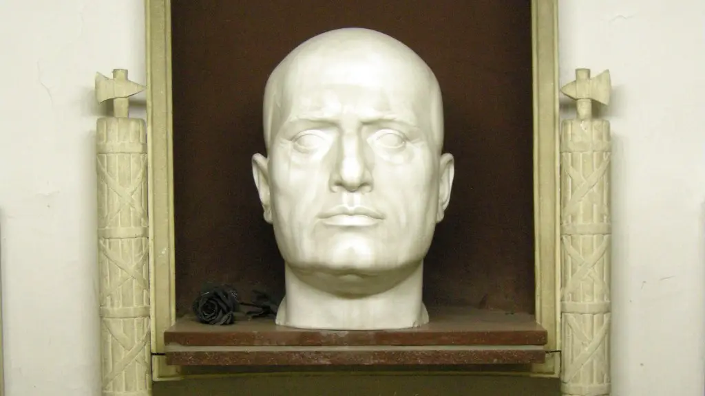 How did benito mussolini impacted the society in the 1900’s?